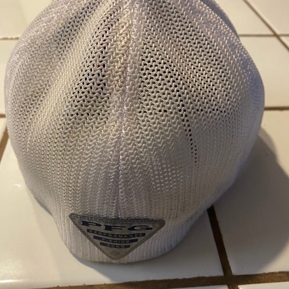 Fitted Columbia hat - Picture 2 of 4